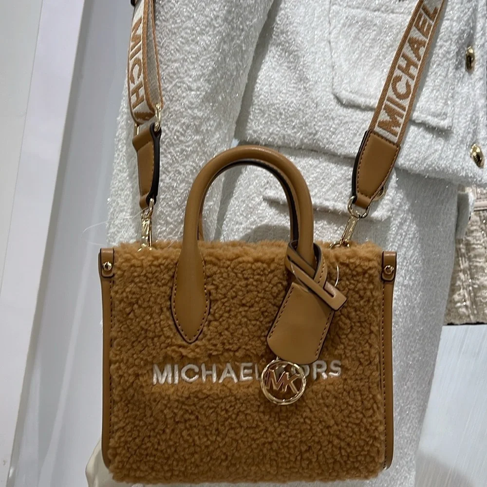 Michael Kors Mirella Extra-Small Sherpa XS SHOPPER XBODY
SHEARLING Crossbody - Picture 4 of 16